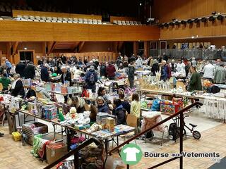 Photo de la bourse aux vêtements Bourse aux jouets livres cd dvd decorations