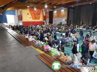 Photo de la bourse aux vêtements bourse puériculture, matériels, jouets et vêtements enfants