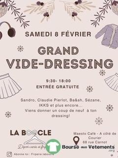 Photo de la bourse aux vêtements Grand vide-dressing