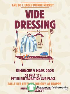 Photo de la bourse aux vêtements vide dressing