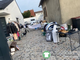 Photo de la bourse aux vêtements Vide, dressing, homme, femme, enfant garçon